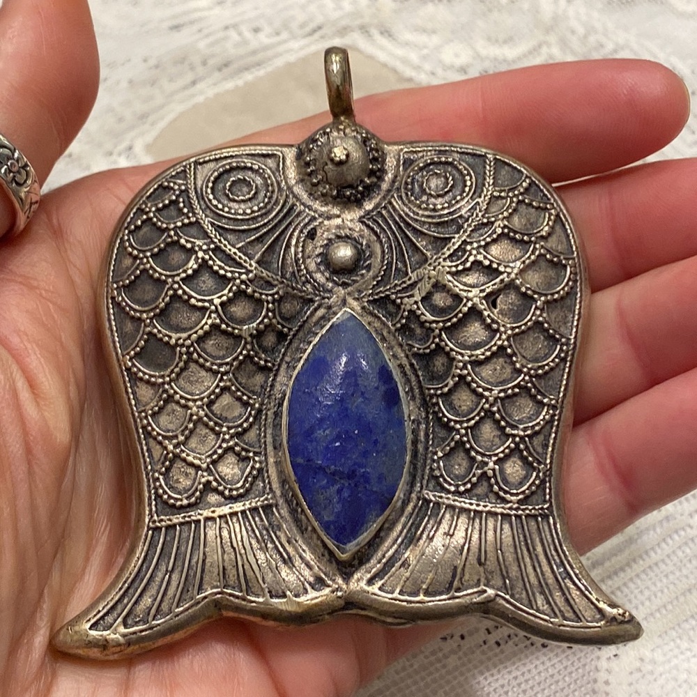 Handmade Beautiful Vintage Silver Fish Pendant With Natural Lapis Lazuli Stone